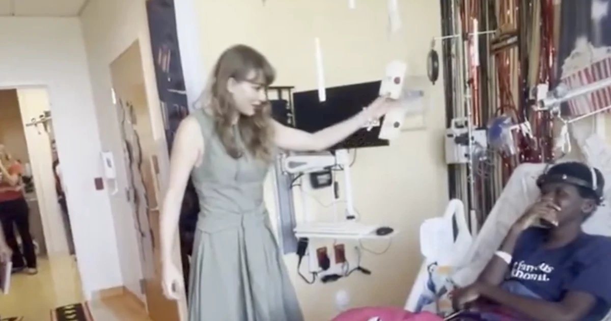 Taylor Swift Has Sweet Moment With Patients at the Children's Hospital in Florida