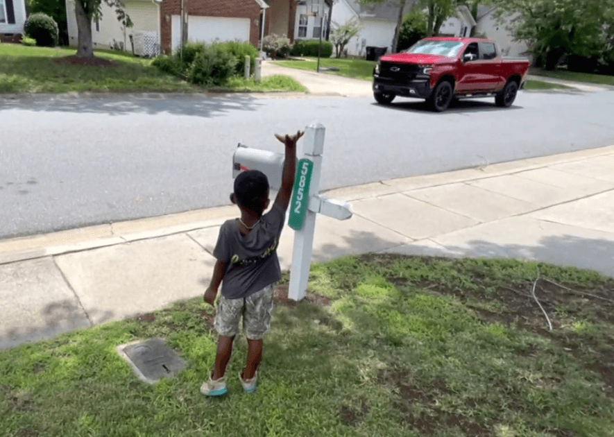 4-Year-Old Boy Starts a Wave of Neighborly Love