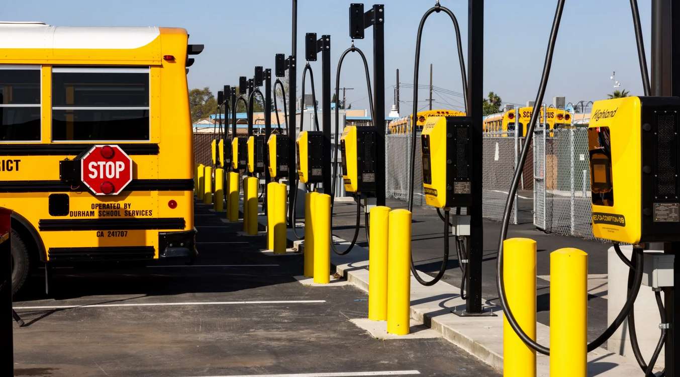 6 New Electric Buses in Colorado Double as Backup Batteries for the Denver Area’s Power Grid