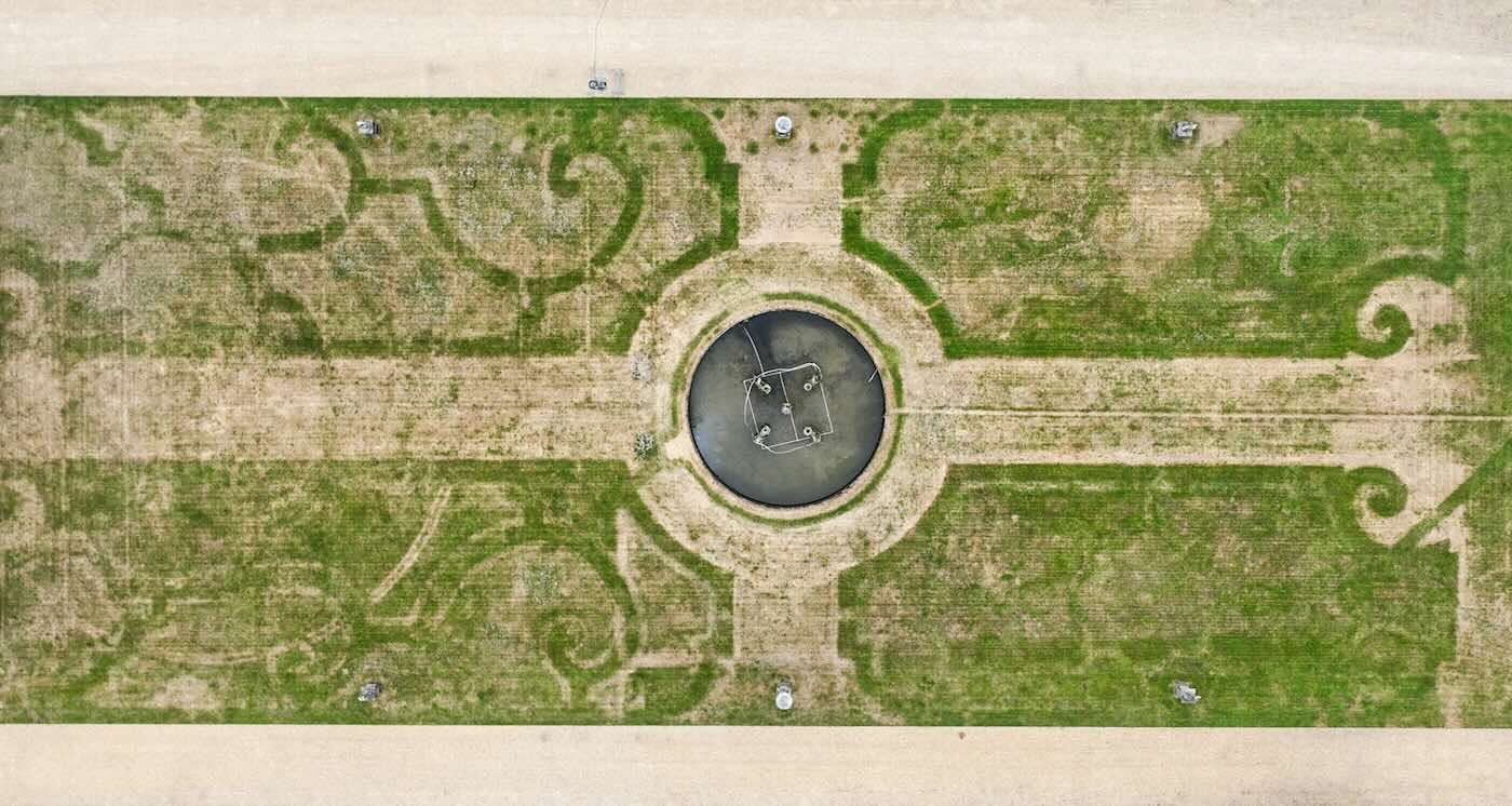 Heatwave Reveals ‘Lost’ 17th Century Garden Under Parched Grass
