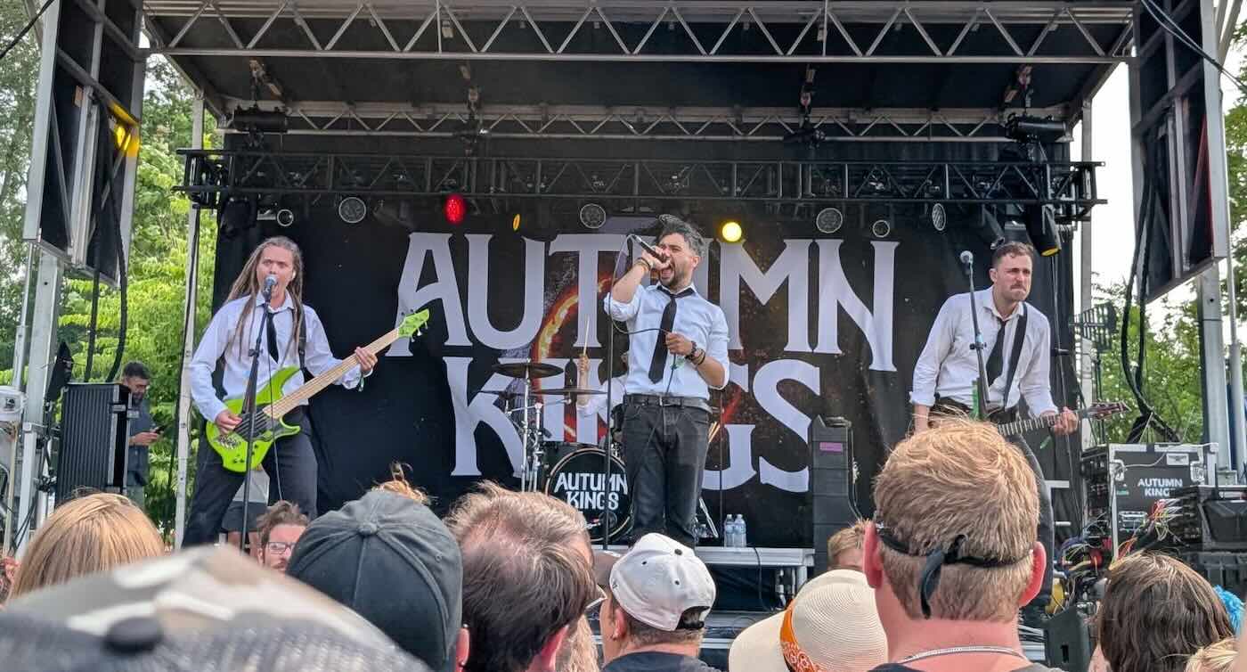 Stranger Gives His Truck to Rock Band to Finish Their Tour, Driving 500 Miles and Back Again