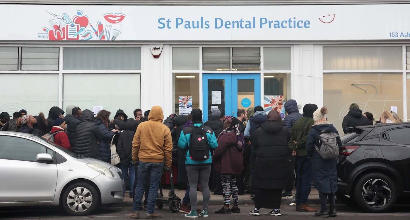 Free Mobile Dental Lab Brings Volunteer Dentists to Deliver Care to Homeless and Vulnerable in UK