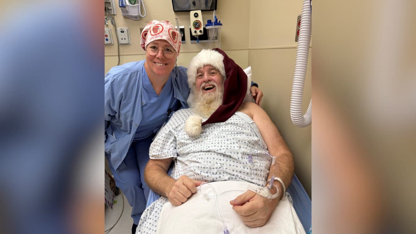 Town’s Beloved Santa Claus Delivers a Very Special Present to Someone in Need–His Donated Kidney