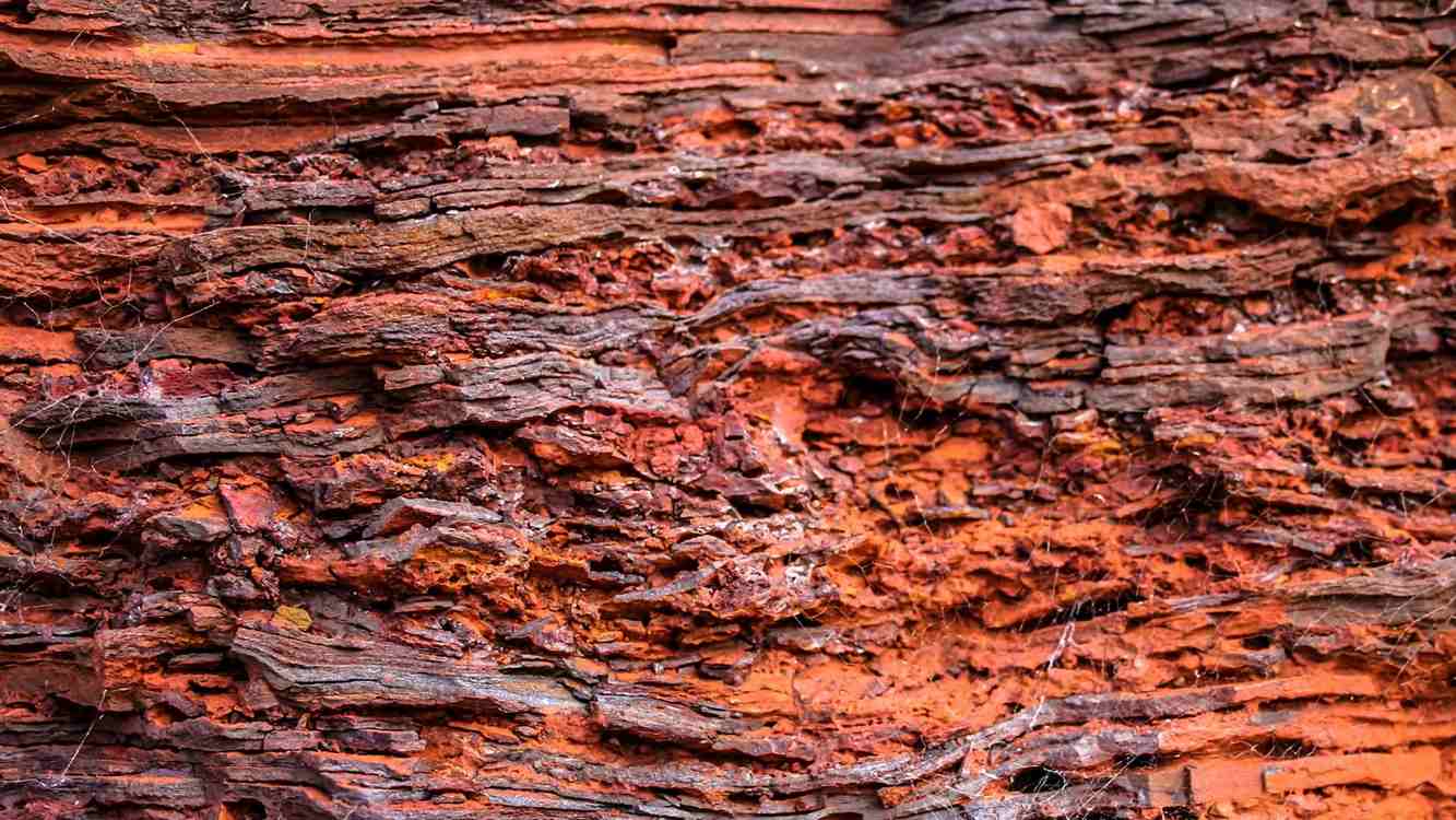 Scientists Determine Australia’s Vast Red Deserts Could Fuel a Hydrogen-Powered Energy Revolution