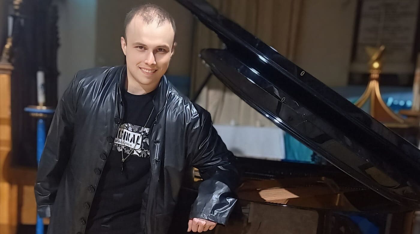 Homeless Guy Got Famous Playing Amazing Piano in a Church–Now He’s Raised $50K for Charity