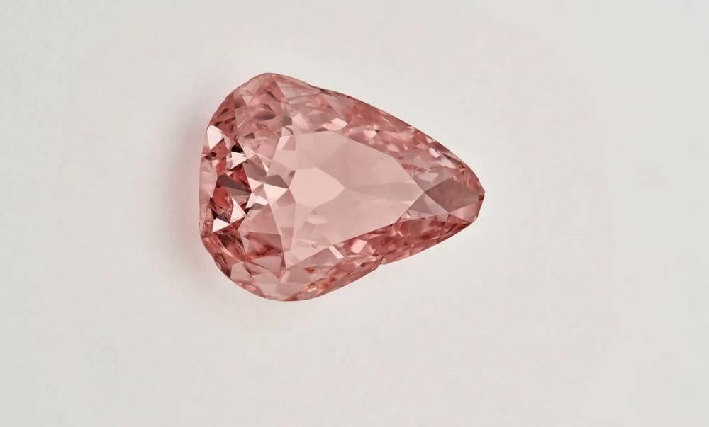 A Hungry Cleaning Lady Bit into an Apple and Solved the Case of Legendary Diamond Heist