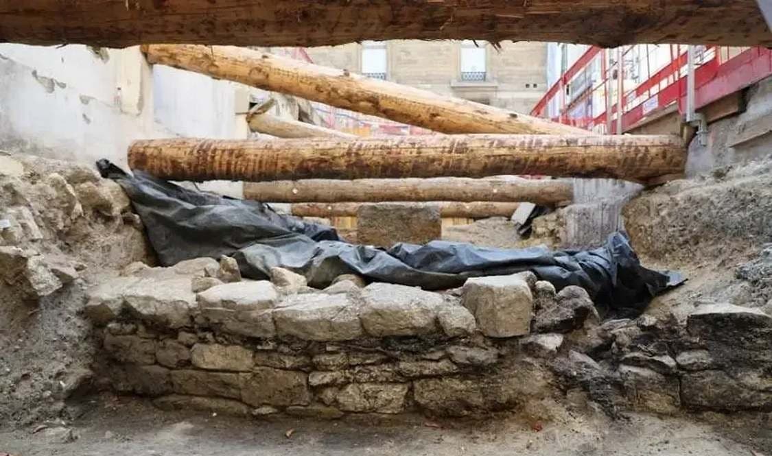 This Stone Wall Seems to Have Finally Settled Debate About The Town That Became Paris