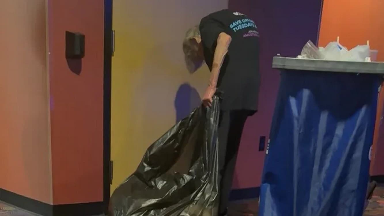 Elderly Theater Worker Surprised by $146,000 for Her Retirement Crowdfunded by Young Moviegoer